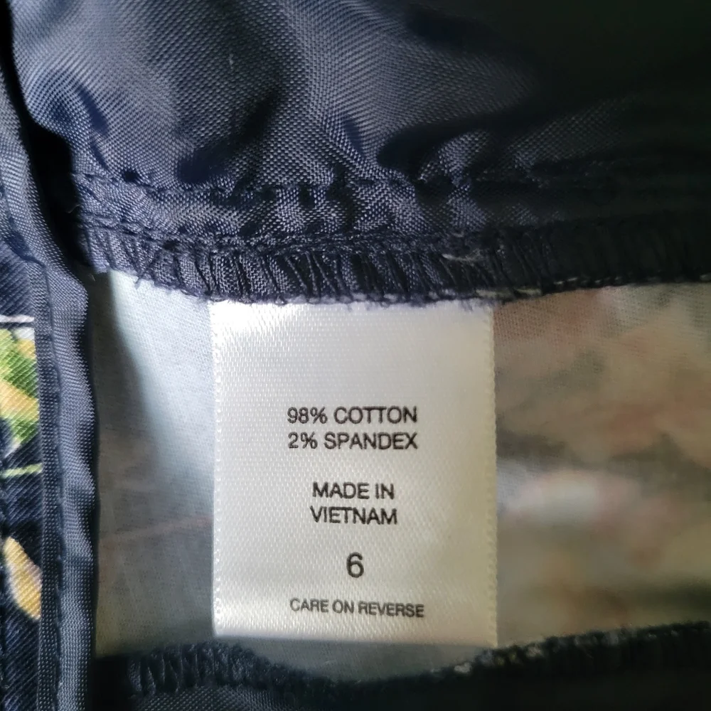 New York & Company Navy Floral Capris - Picture 7 of 8